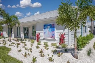 Royal Breeze Apartments, INC in Clearwater, FL - Foto de edificio - Building Photo