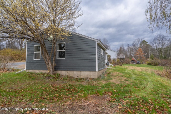 240 Craig Rd in North Abington Township, PA - Building Photo - Building Photo