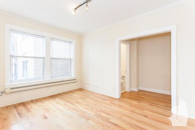 property at 511 W Melrose St