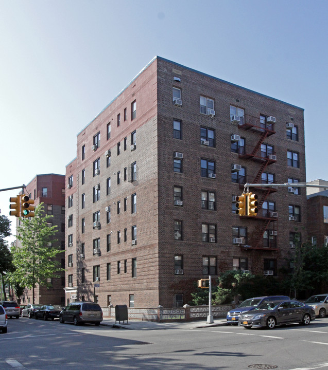 5201 15th Ave in Brooklyn, NY - Building Photo