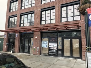 The Decker in Long Island City, NY - Building Photo - Building Photo