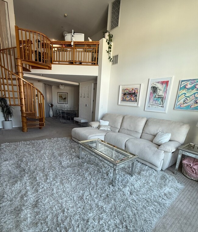 12222 Wilshire Blvd, Unit PH10 in Los Angeles, CA - Foto de edificio - Building Photo