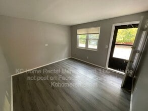 2214 NE 77th St in Gladstone, MO - Building Photo - Building Photo