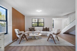 7996 Crespi Blvd in Miami Beach, FL - Building Photo