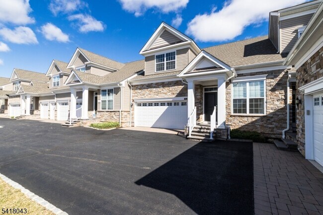 76 Van Cleef Dr in White House Station, NJ - Building Photo - Building Photo