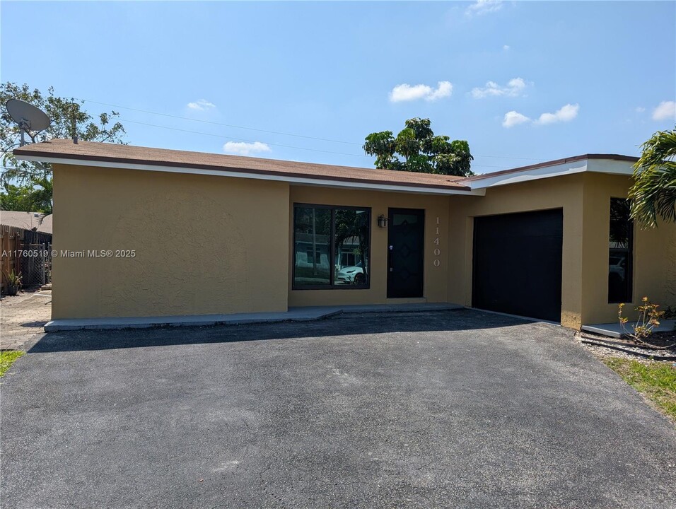 11400 NW 32nd Manor in Sunrise, FL - Building Photo