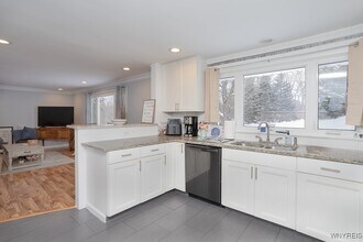 1090 Stolle Rd in Elma, NY - Building Photo - Building Photo