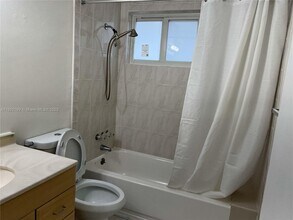 912 N 56th Ave in Hollywood, FL - Foto de edificio - Building Photo