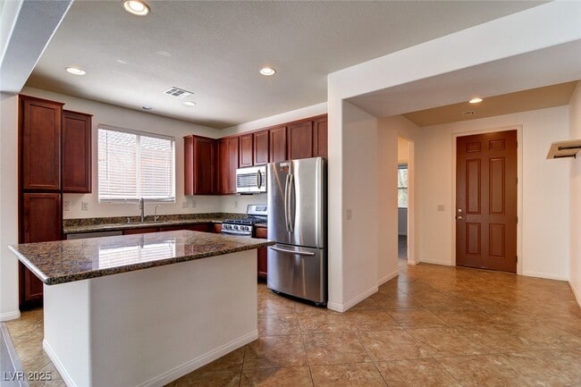 1012 Via Canale Dr in Henderson, NV - Building Photo - Building Photo