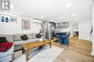 826 Carlaw Ave in Toronto, ON - Building Photo - Building Photo