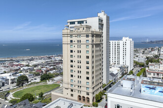 1090 Chestnut St in San Francisco, CA - Building Photo - Building Photo