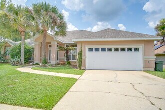 2042 Hamilton Crossing Dr in Gonzalez, FL - Building Photo - Building Photo