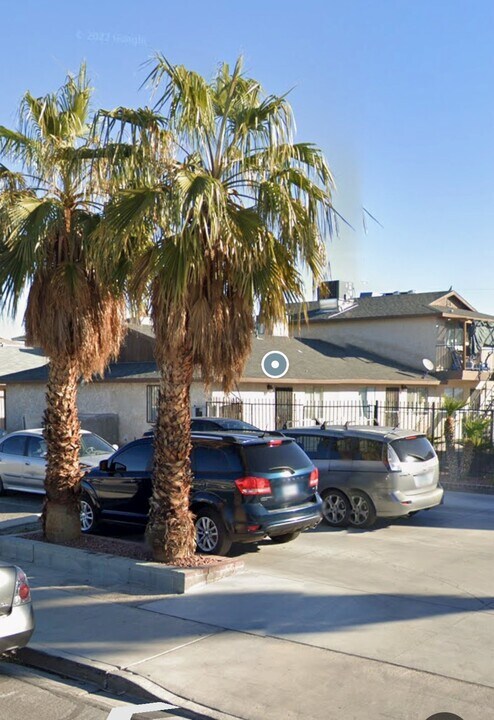 1425 Henry Dr, Unit B in Las Vegas, NV - Building Photo