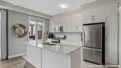 2070 Meadowgate Blvd in London, ON - Building Photo - Building Photo