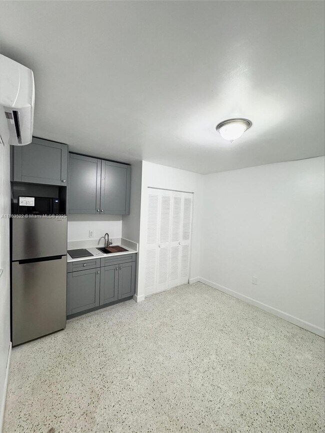 property at 626 W 17th St