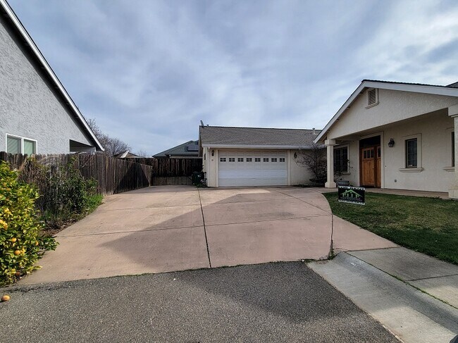 12 Camberwell Ct in Chico, CA - Building Photo - Building Photo