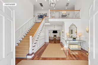 329 N Sea Mecox Rd in Southampton, NY - Building Photo - Building Photo