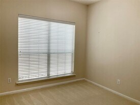 186 N Valley Oaks Cir in Spring, TX - Building Photo