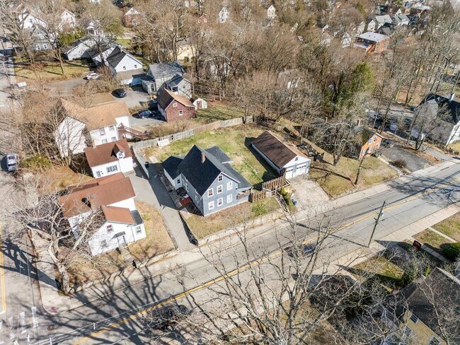 185 High St, Unit A in Willimantic, CT - Building Photo - Building Photo