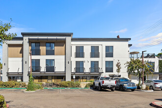 Sea + Stone in La Jolla, CA - Foto de edificio - Building Photo