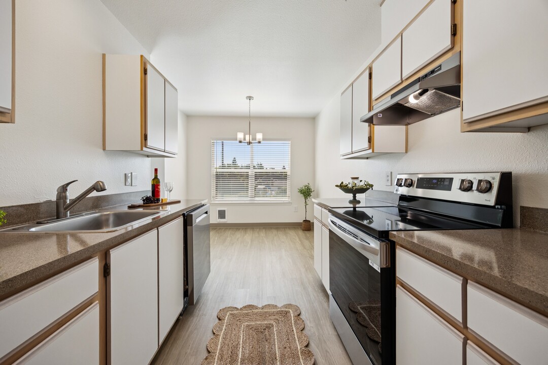 Nolan Ridge Apartments in Keizer, OR - Building Photo