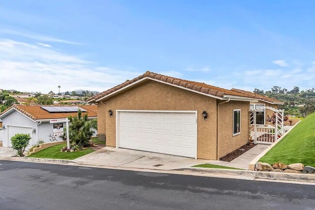 2010 W San Marcos Blvd in San Marcos, CA - Building Photo - Building Photo