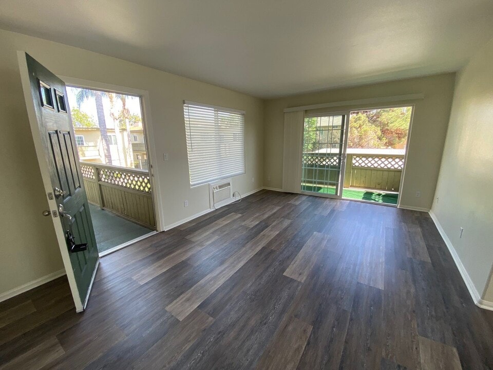453 Graves Ave in El Cajon, CA - Building Photo