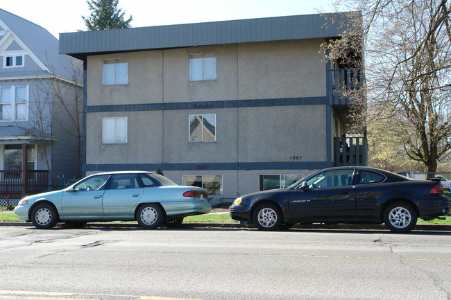 1907 W Broadway Ave in Spokane, WA - Building Photo - Building Photo