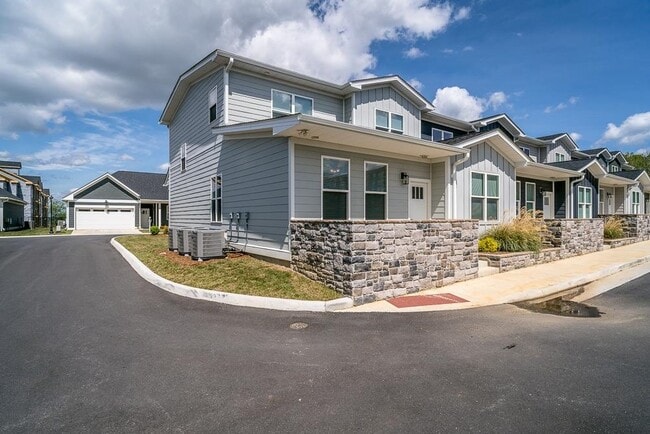 1528 Crownpoint Dr in Harrisonburg, VA - Building Photo - Building Photo