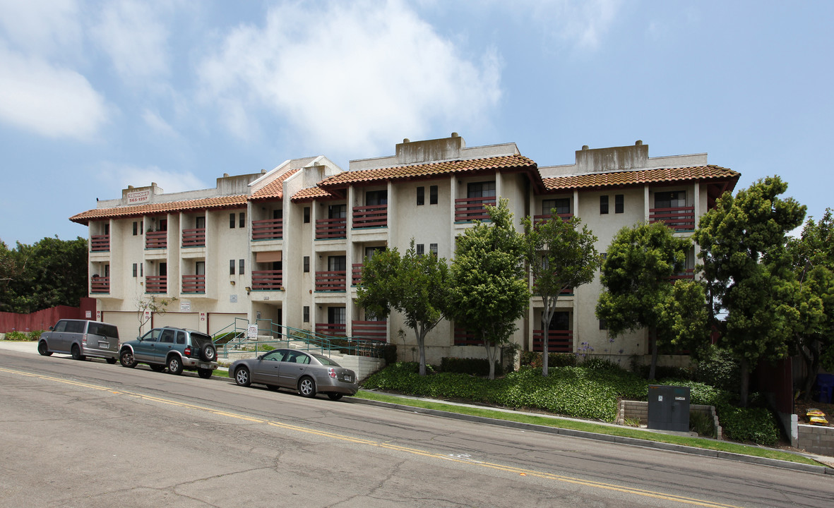 Santa Fe Manor in San Diego, CA - Foto de edificio