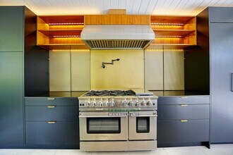 18 Anchorage Ct in San Rafael, CA - Building Photo - Building Photo