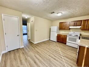 5846 Aftonshire Dr in Fayetteville, NC - Foto de edificio - Building Photo