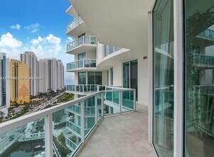 150 Sunny Isles Blvd, Unit 11801 in Sunny Isles Beach, FL - Building Photo - Building Photo
