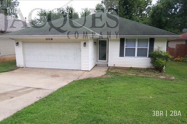 property at 1018 W Catalpa St
