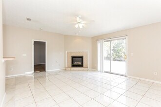 7510 International Village Dr in Jacksonville, FL - Building Photo - Building Photo