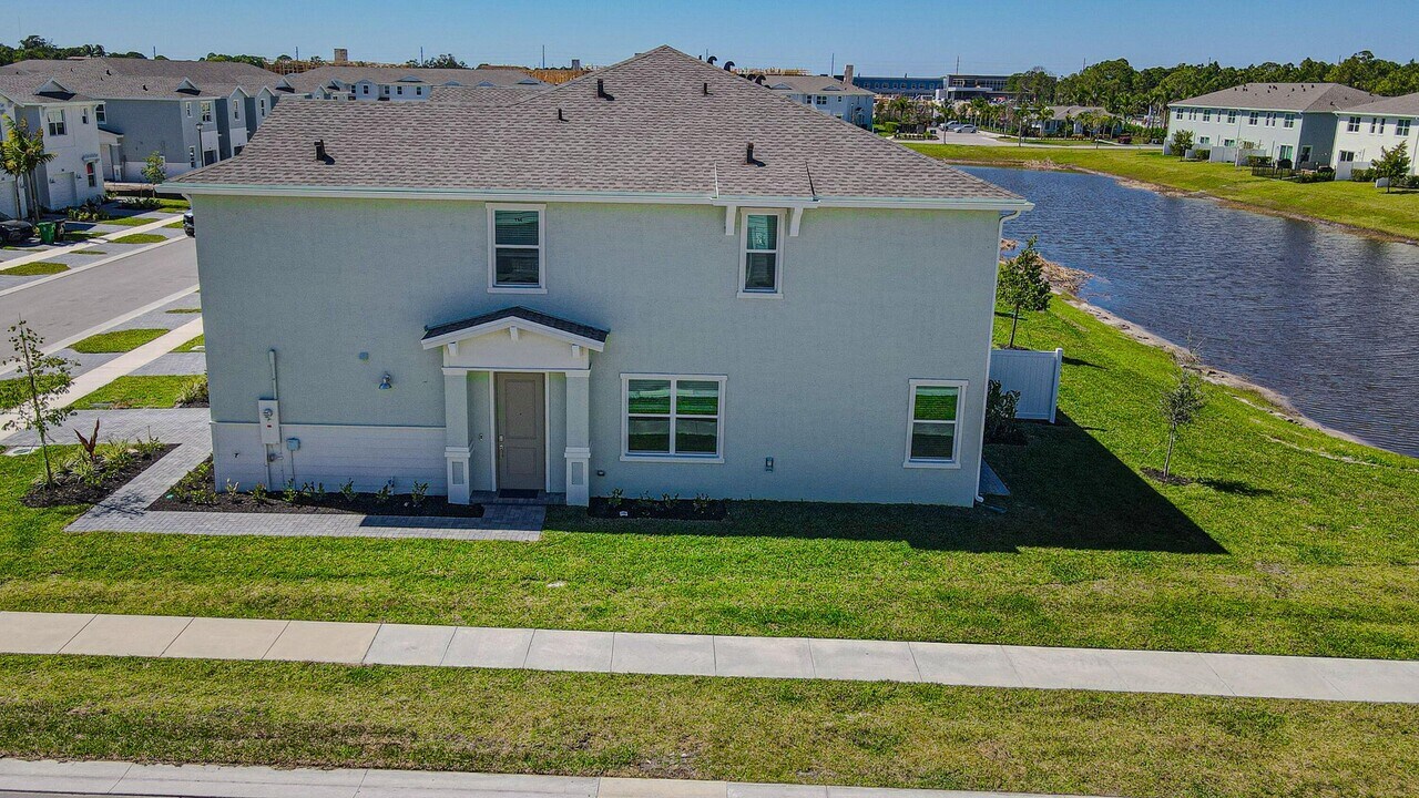 503 SE Rivergrass St in Port St. Lucie, FL - Building Photo
