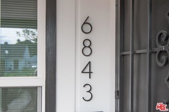 6843 W 85th Pl, Unit 0 in Los Angeles, CA - Building Photo - Building Photo