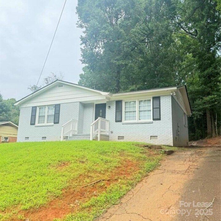 6817 Deanwood Pl in Charlotte, NC - Building Photo