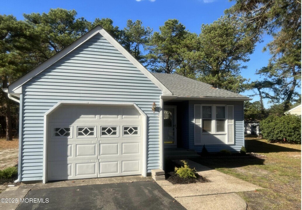 18 Auburn St in Manchester Township, NJ - Building Photo