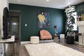 323 N Vendome St in Los Angeles, CA - Foto de edificio - Building Photo