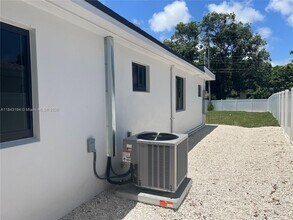 2257 NE 173rd St in North Miami Beach, FL - Building Photo - Building Photo