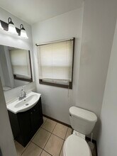 1921 10th St, Unit Upper in Moline, IL - Foto de edificio - Building Photo