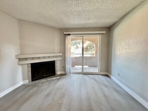 220 Mission Newport Ln in Las Vegas, NV - Building Photo - Building Photo