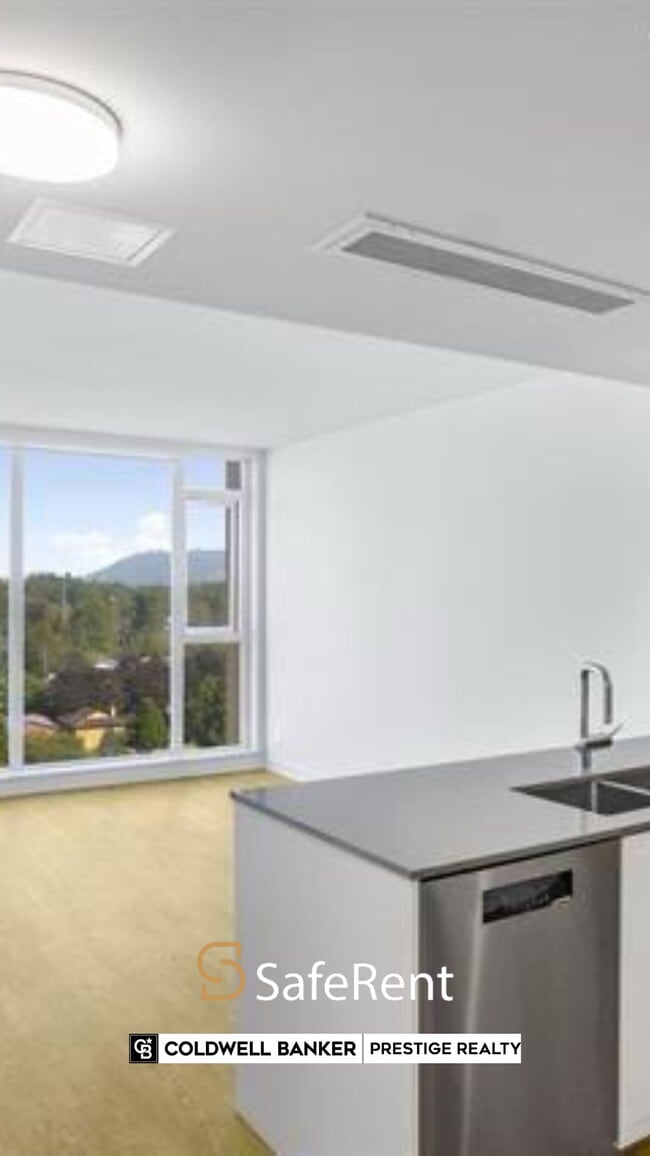 1471 Hunter St in North Vancouver, BC - Building Photo - Building Photo