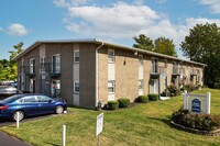 Creekside Apartments in St. Charles, MO - Foto de edificio - Building Photo