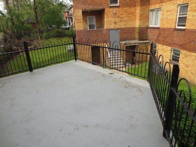 5712 Phillips Ave, Unit B3 in Pittsburgh, PA - Building Photo - Building Photo
