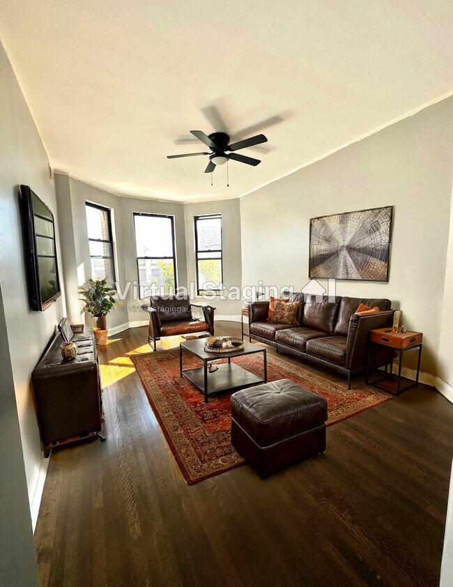 900 W Montrose Ave in Chicago, IL - Foto de edificio - Building Photo