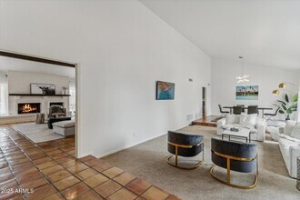 7363 E Paradise Dr, Unit 01-207 in Scottsdale, AZ - Building Photo - Building Photo