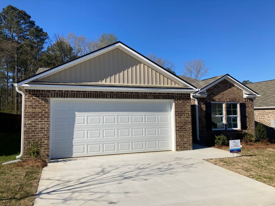 407 Kensington Ln in Rainbow City, AL - Building Photo