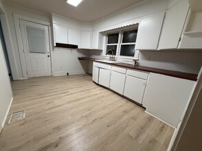 4104 Old Austell Rd in Powder Springs, GA - Foto de edificio - Building Photo